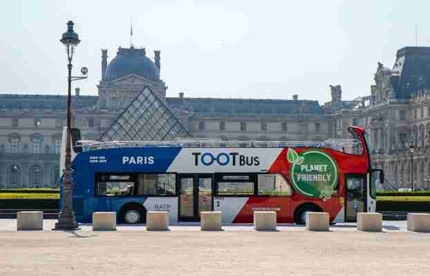 Sightseeing bus routes in Paris