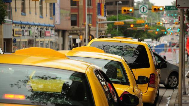 Canadians Crossing US Border by Taxi To Avoid Hotel Quarantine