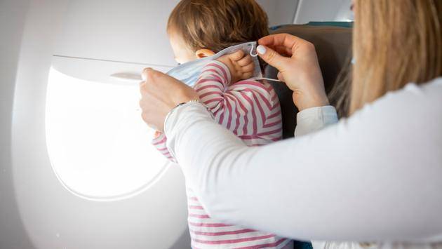 United Ousts Family From Flight When 2-Year-Old Won’t Wear Her Mask