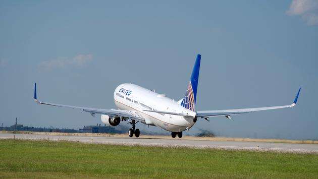 United To Award Millions of Miles To Healthcare Workers