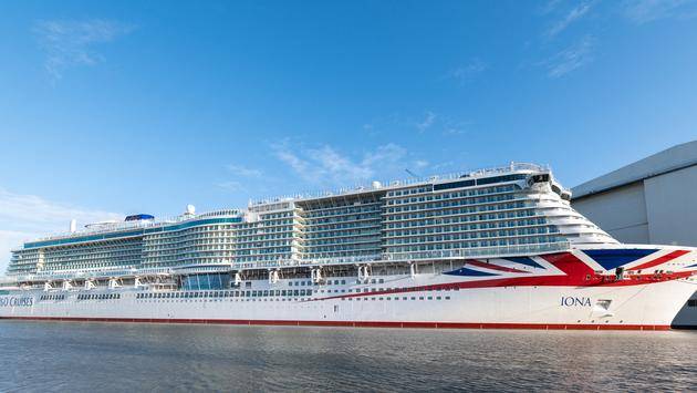 Watch Mega Cruise Ship Get Constructed in Seconds